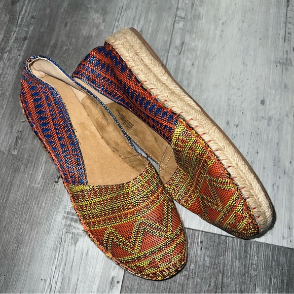 SOFT SURROUNDINGS Boho Canvas Slip On Espadrilles - Picture 9 of 9